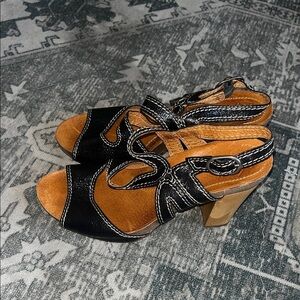 Naya women’s Black and Tan chunky bamboo Heels sandals size 7